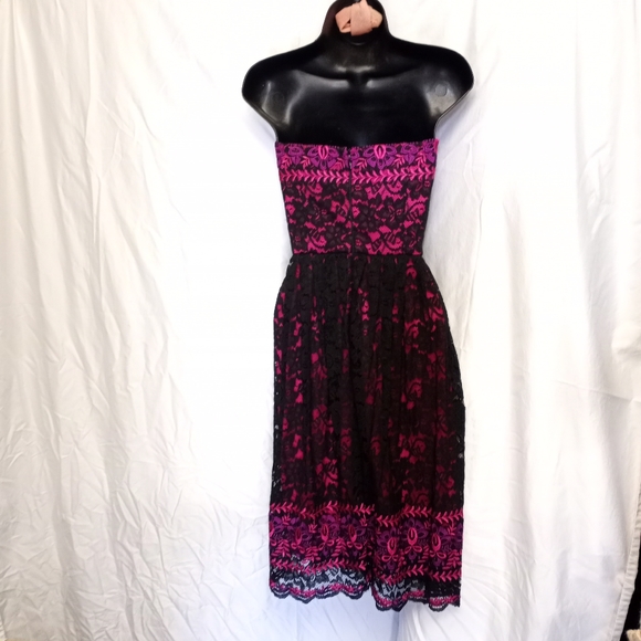 Vintage BETSEY JOHNSON Strapless Pink Embroidered Black Lace Fit & Flare… - Picture 5 of 5
